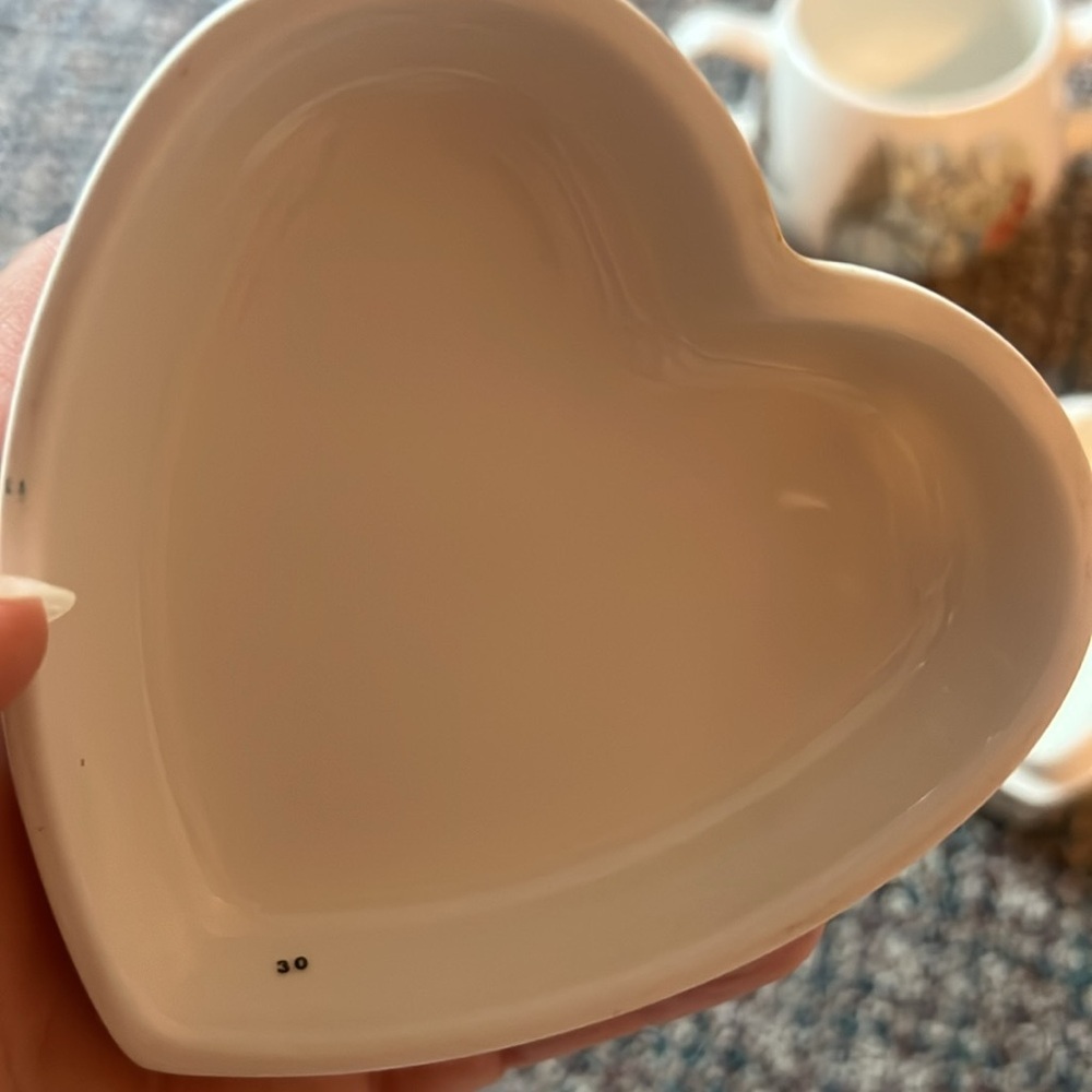 Peter Rabbit Wedgewood nursery set and trinket dish - Picture 6 of 14